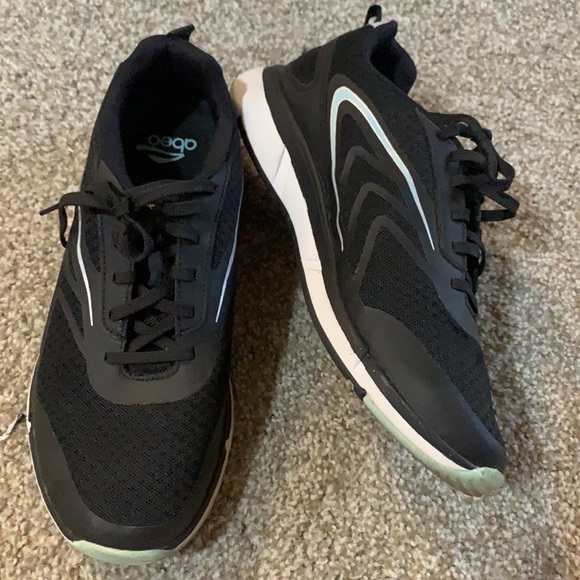 Comfy sneakers/walking shoes! - Picture 5 of 9